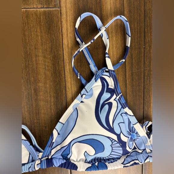 NWT Cupshe Trippy Blossoms Floral Swirl Bikini Top size M Thin Straps Blue Art - Picture 6 of 8